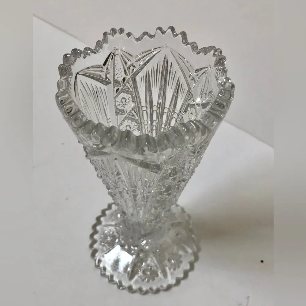 A BEAUTIFUL DESING VASE FLOWER 6.5